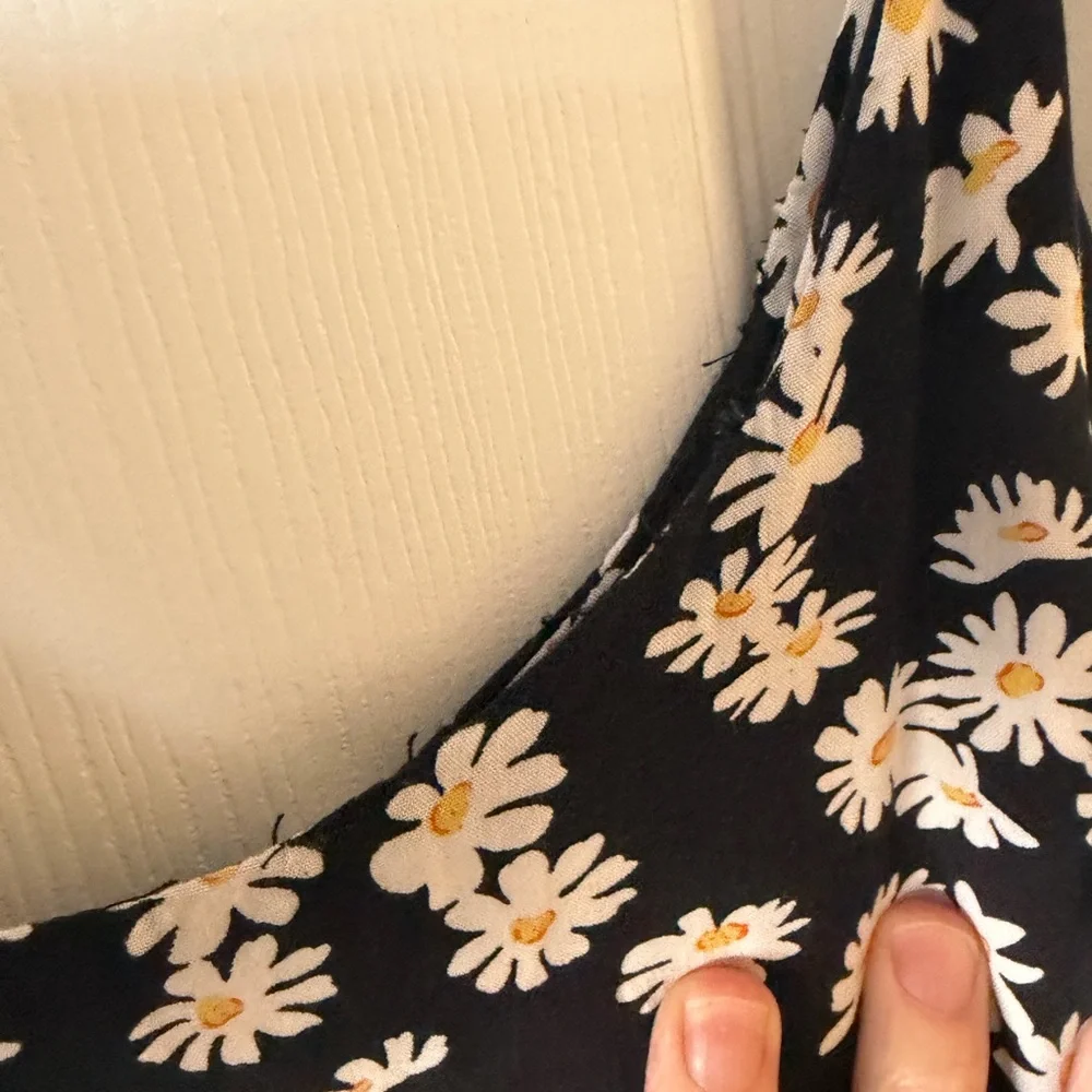 Black Daisy Maxi Dress 100% Viscose PTP 17” Size Small - Picture 3 of 6